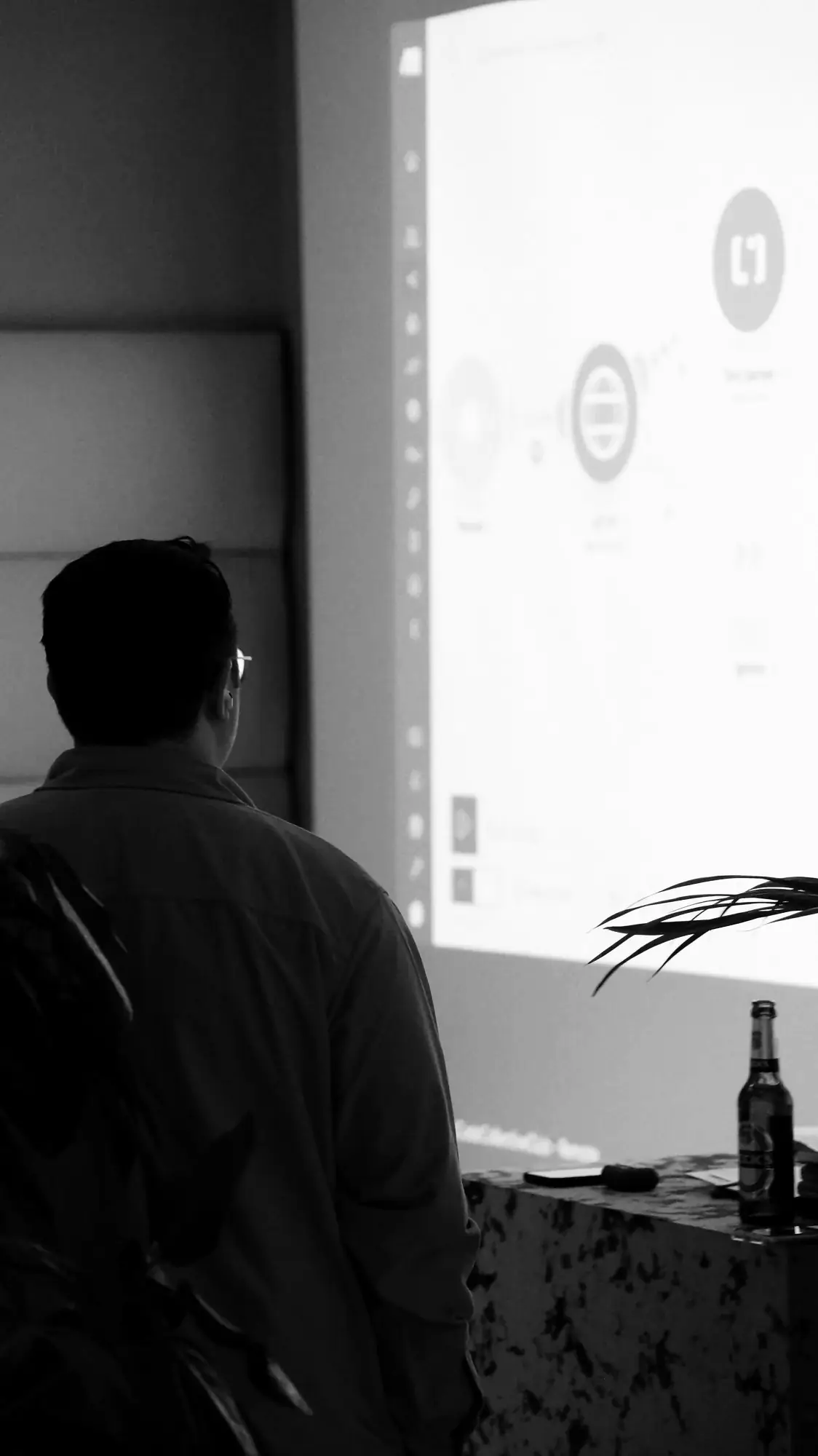 Listener in front of the screen