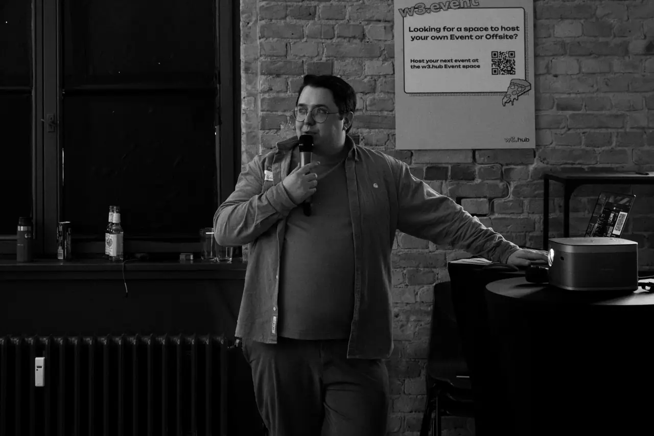 Matthias Siwy on the mic